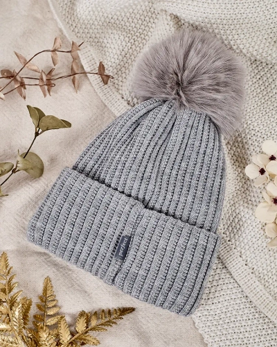 Căciulă izolată pentru femei Royalfashion cu pompom
