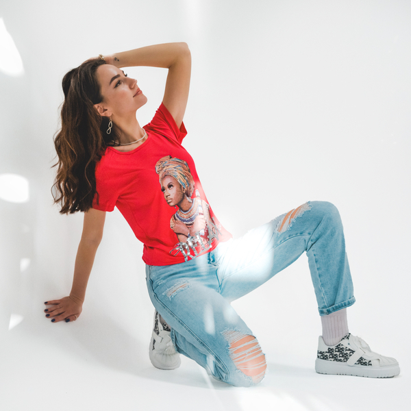 Tricou de dama rosu cu imprimeu colorat si paiete - Imbracaminte