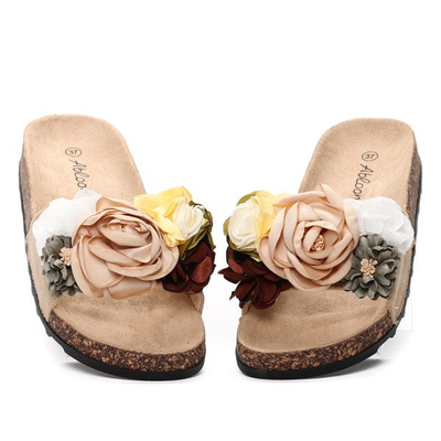 Beżowe klapki z kwiatkami Leslie- Obuwie
