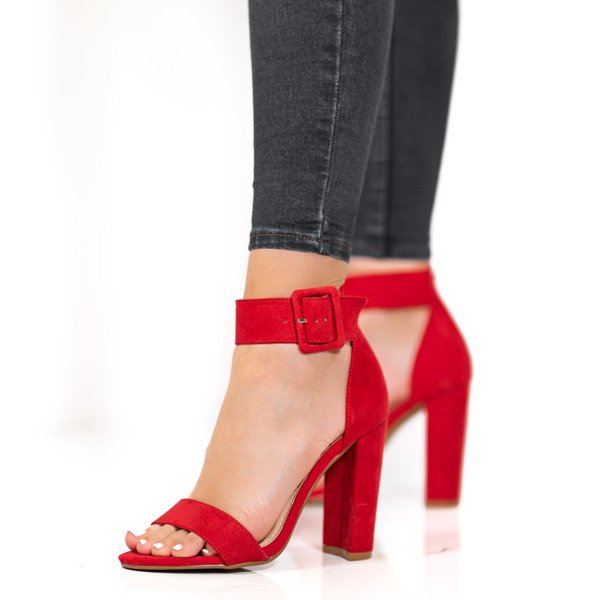 Czerwone sandały na słupku z zapięciem Katie - Obuwie
