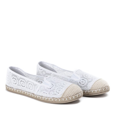 Koronkowe espadryle w kolorze białym Saluda - Obuwie