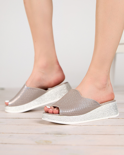 Papuci de dama ajurata maro deschis cu brocart Lekisa - Pantofi