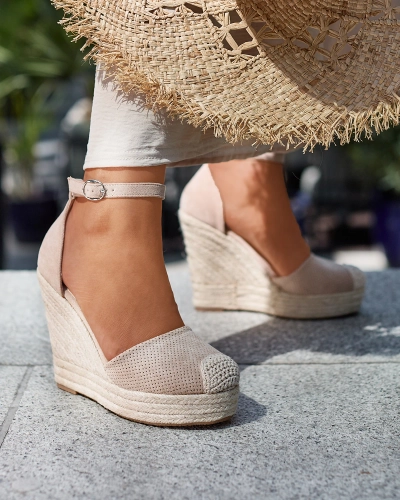 Royalfashion Sandale cu platformă Meylasi bej pentru femei
