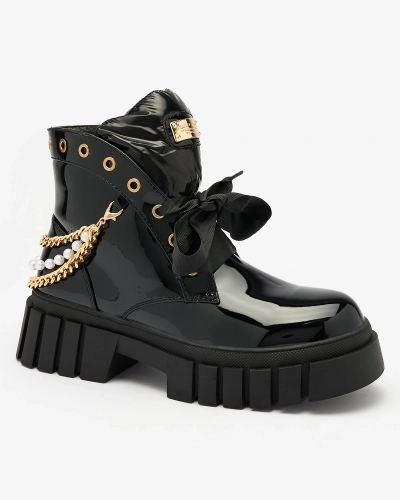 Royalfashion Cizme izolate lăcuite de damă, de culoare neagră Dahaff