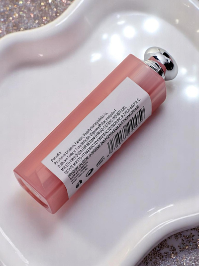 Balsam de buze hidratant tip ruj în nuanța Raspberry Pink