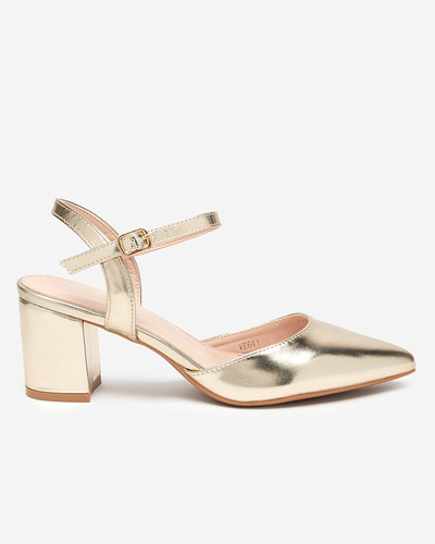 Sandale de damă pe stâlp jos într-o culoare aurie Nerolak - Încălțăminte