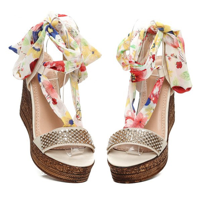 Beżowe sandały na koturnie z ozdobną apaszką Jolene- Obuwie