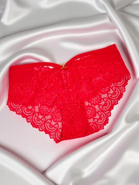 Chiloți de damă tip slip cu dantelă și bretele