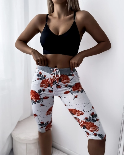 Pantaloni scurți de damă, albi, 3/4 lungime, cu flori roșii PLUS SIZE - Îmbrăcăminte