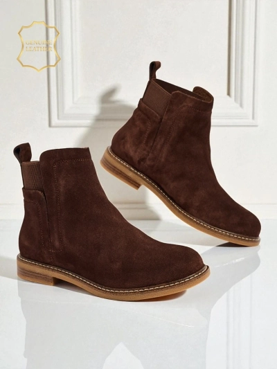 Cuoio Elegante: Botine din Piele Întoarsă Maro pentru Femei Stilate