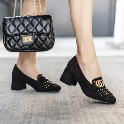 OUTLET Pompe negre pe stâlp, cu căptușeală decorativă Nell-shoes