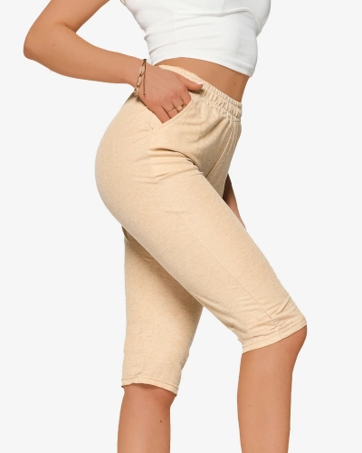 Pantaloni scurți de damă 3/4 din țesătură, bej PLUS SIZE- Îmbrăcăminte