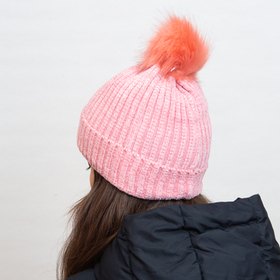 Căciulă izolată roz cu dungi albe și pompon - Accesorii