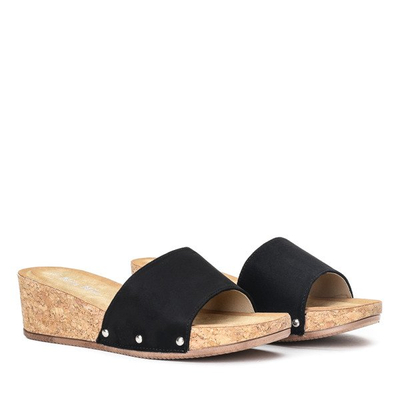 Czarne klapki na niskiej koturnie Gala - Obuwie