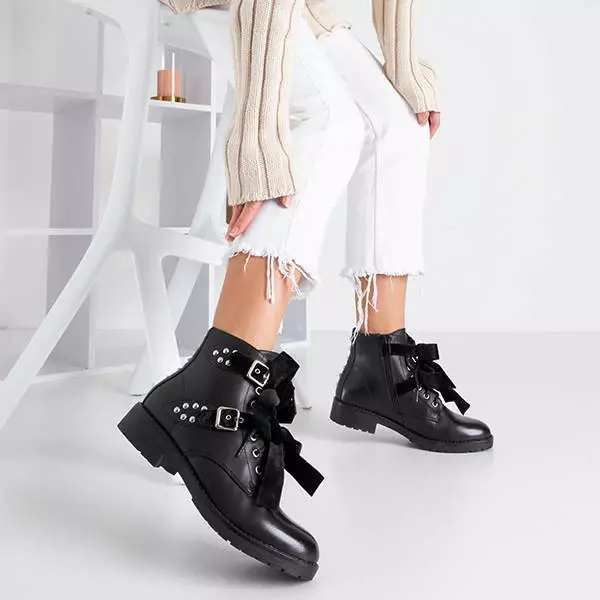 OUTLET Genti negre cu jeturi și arcuri din velur Caterina - Încălțăminte