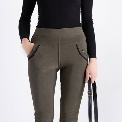 Pantaloni de femei izolate de culoare verde închis - Îmbrăcăminte