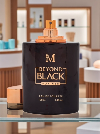 Inspirată Apă de parfum pentru bărbați Beyond Black