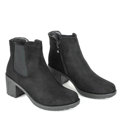 Cizme negre pe un post superior Saviene - Încălțăminte