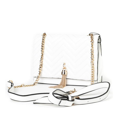 Mała torebka na ramię w kolorze białym ze złotą ozdobą - Torebki