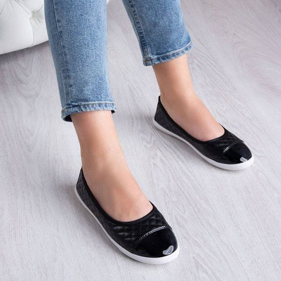 Czarne slip on z pikowaną cholewką Fatima - Obuwie