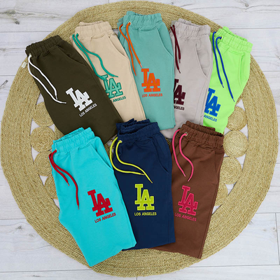 Pantaloni de trening de dama bej cu un petec colorat - Imbracaminte