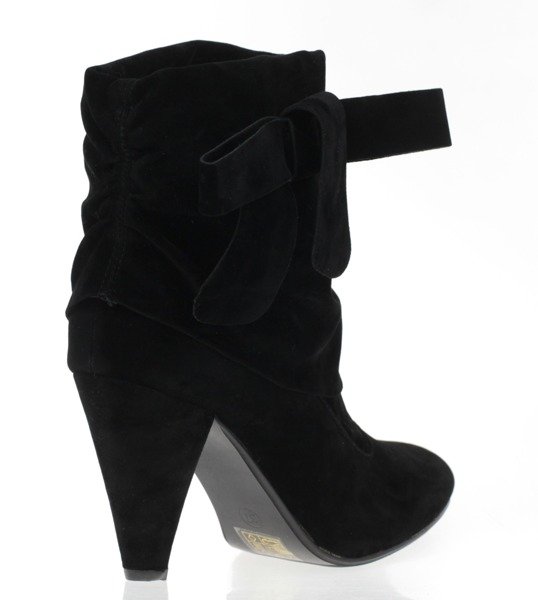 Czarne botki na grubszej szpilce - Obuwie