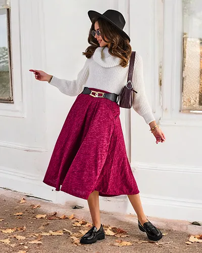 Fusta midi pentru femei Royalfashion. Fusta midi pentru femei, realizată dintr-un material moale. Modelul vine cu o curea. Fundația perfectă pentru multe ținute unice! NOTĂ: Precizia măsurătorilor (+/-)