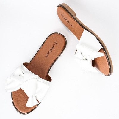 Białe klapki z kokardą Albani - Obuwie