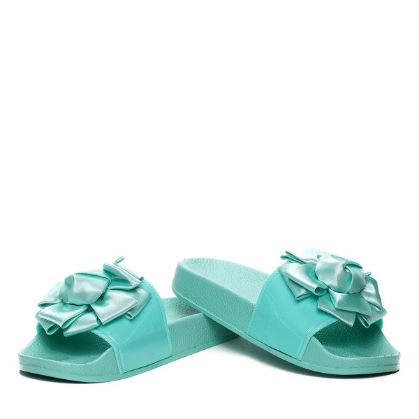 Miętowe klapki z ozdobą - Obuwie