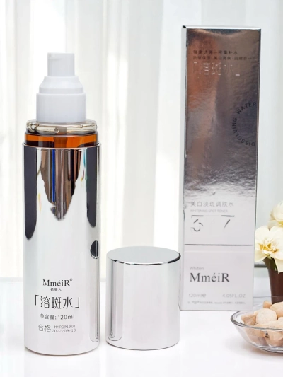 Toner facial iluminator care reduce decolorările