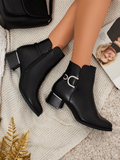 Botine de damă din piele ecologică cu fluturi Bravelle