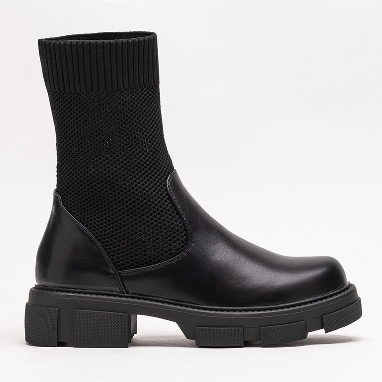 Botine de dama negre ajurate de la Roibu - Pantofi