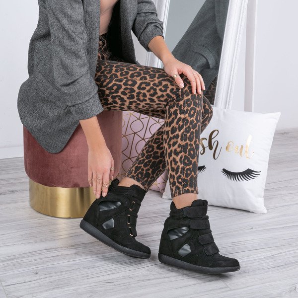 Czarne sneakersy na koturnie Barbra - Obuwie