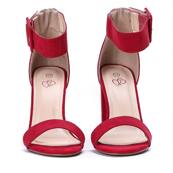 Czerwone sandały na słupku z zapięciem Katie - Obuwie