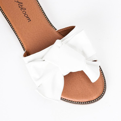 Białe klapki z kokardą Albani - Obuwie