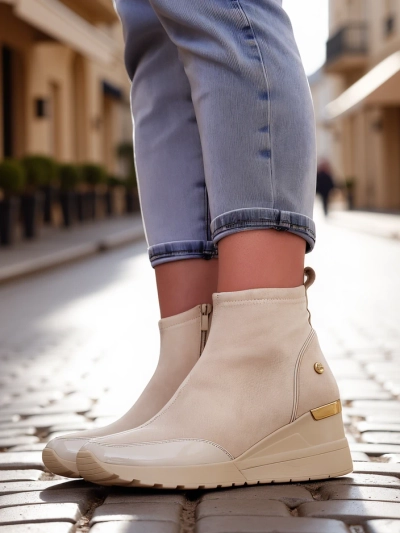 Botine Zarricos pentru femei pe toc wedge.