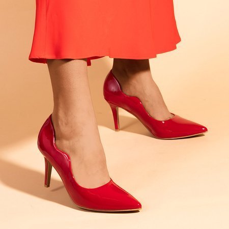 Pompele lăcuite roșii pe un stiletto Konstancja - Pantofi