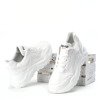Białe lakierowane buty sportowe Holly- Obuwie
