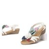 Białe sandały na koturnie z ozdobnymi kwiatkami Dormina - Obuwie
