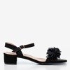 Czarne sandały damskie na niskim słupku z kwiatkami Flonia - Obuwie