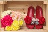 Czerwone klapki na platformie z kwiatkami Zariah- Obuwie