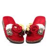 Czerwone klapki z kwiatkami Leslie- Obuwie