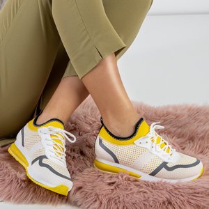 Încălțăminte de sport Skrotar pentru femei, albă și galbenă, încălțăminte. Modelul are o talpă moale din cauciuc cu o inserție de țesătură în interior. Perfect pentru s
