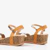 OUTLET Brązowe sandały damskie na koturnie ze zwierzęcym motywem Arifina- Obuwie