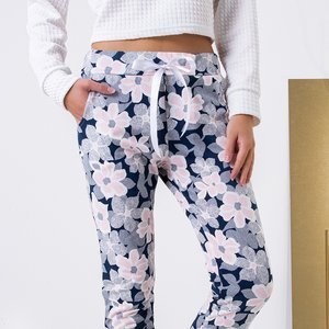 Pantaloni de dama de culoare albastru marin cu model floral roz - Imbracaminte