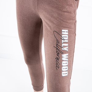 Pantaloni de trening pentru femei maronii cu inscripție - Îmbrăcăminte