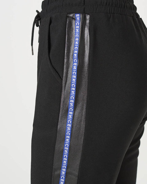 Pantaloni de trening pentru femei, negri cu dungi albastre- Îmbrăcăminte