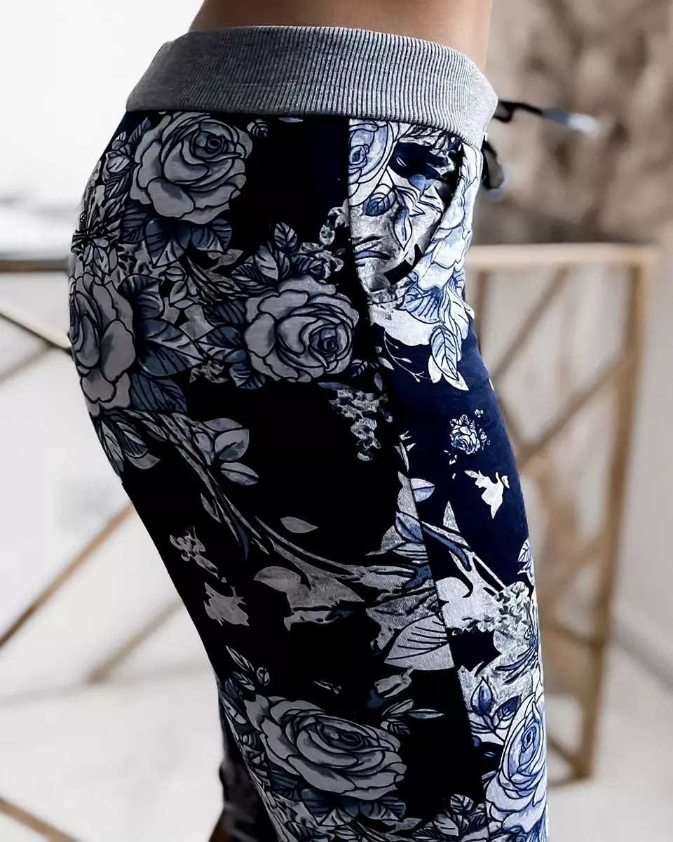 Pantaloni scurți 3/4 damă bleumarin și albastru cu model floral PLUS SIZE - Îmbrăcăminte
