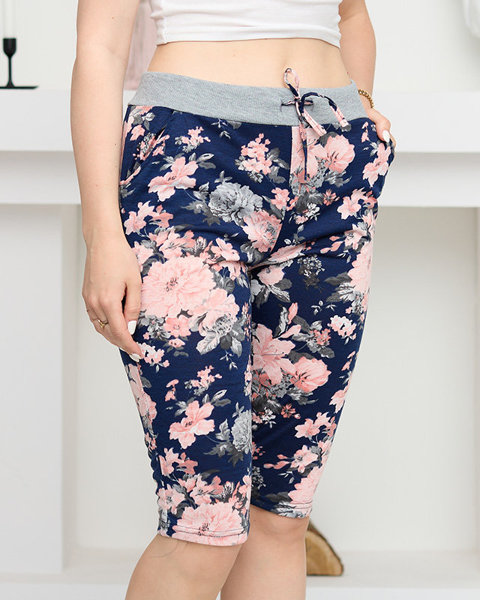 Pantaloni scurți 3/4 florali de damă bleumarin și corali PLUS SIZE - Îmbrăcăminte