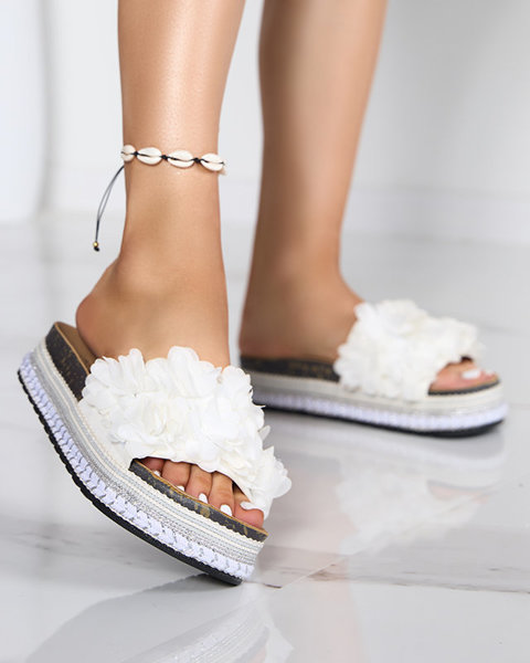 Papuci de dama albi cu flori Riomi. Încălțăminte